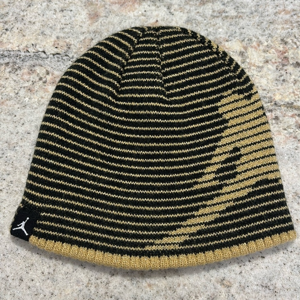 10/$30 Jordan Gold and Black Sparkle Reversible Hat